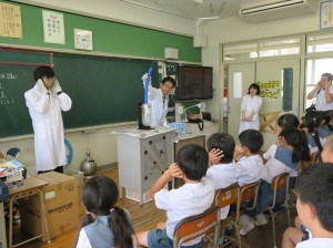 液体窒素でおもしろ実験：演示